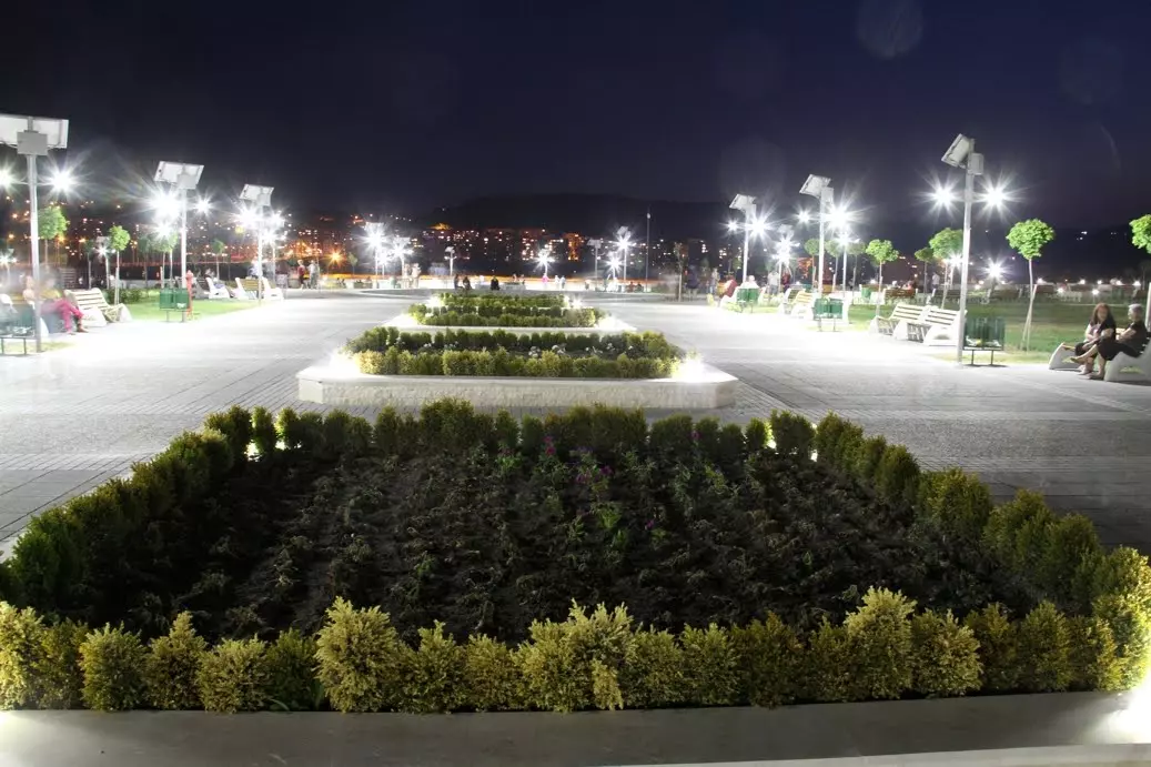 iluminacion zonas publicas Construcción de plazas en Cádiz